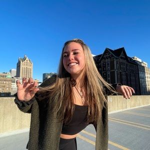 Meet your Posher, Regan